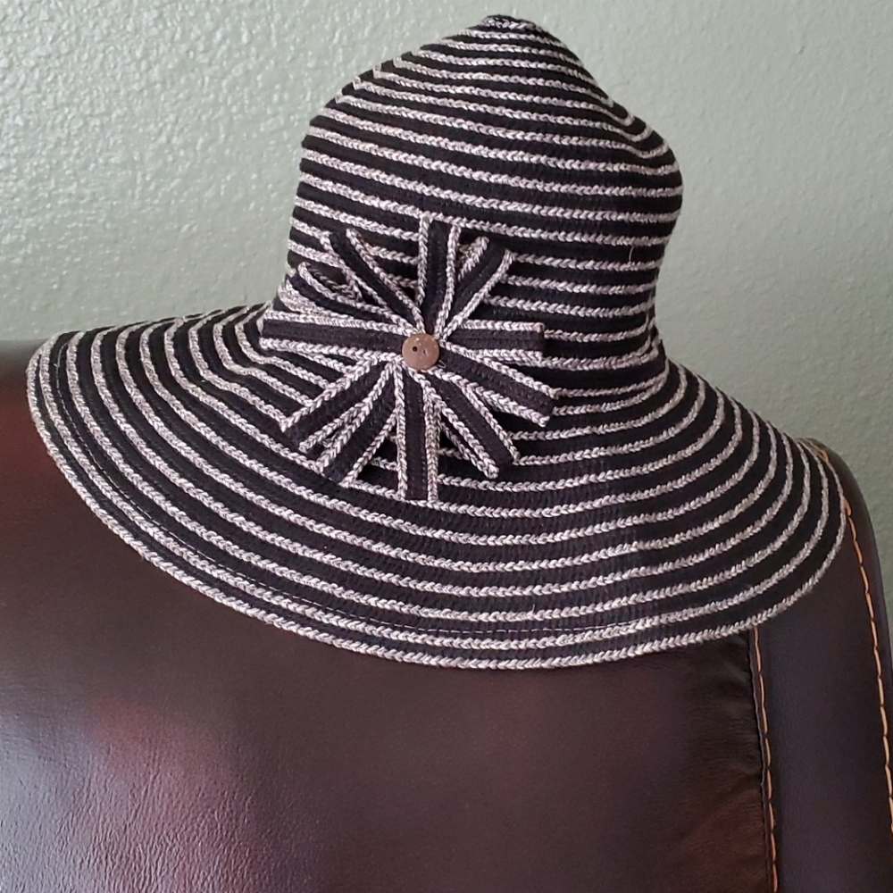 August Striped Women's Hat